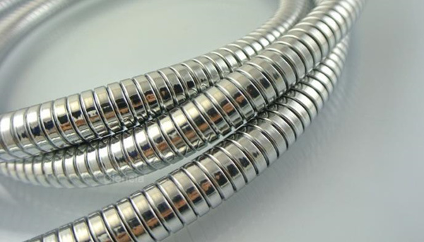 銅鍍鉻淋浴管和不銹鋼淋浴管哪種好？ 圖1