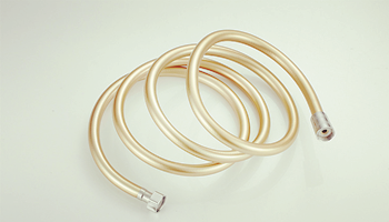 買(mǎi)的PVC淋浴軟管很硬，怎么處理好？