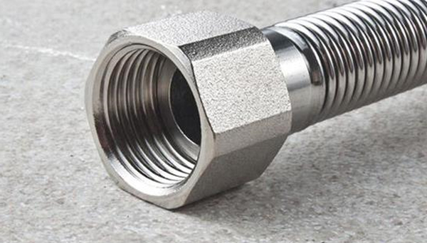 使用金屬防爆淋浴管，讓淋浴更安全！