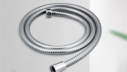 金屬淋浴花灑噴頭軟管在使用中具有哪些方面的優(yōu)勢(shì)？